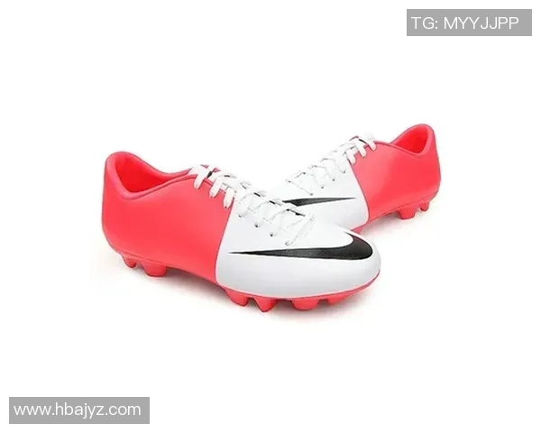 C罗足球鞋购买是否会附赠限量版球星卡真相揭秘